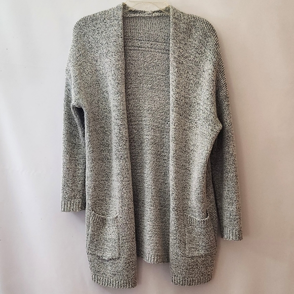 Gray & White Open Front Cardigan with Pockets - Picture 14 of 14